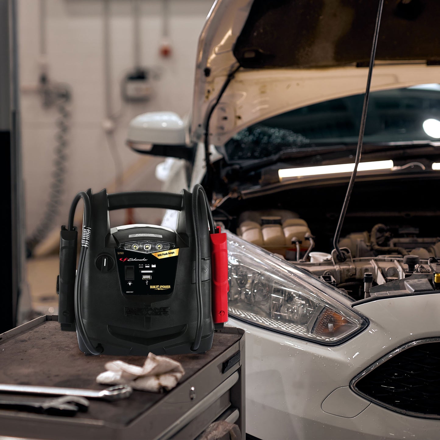 Schumacher Electric SJ1583 4-in-1 Portable Power Station and 800 Amp Jump Starter, 150-PSI Air Compressor, 12V Sport, Auto, and Marine Batteries