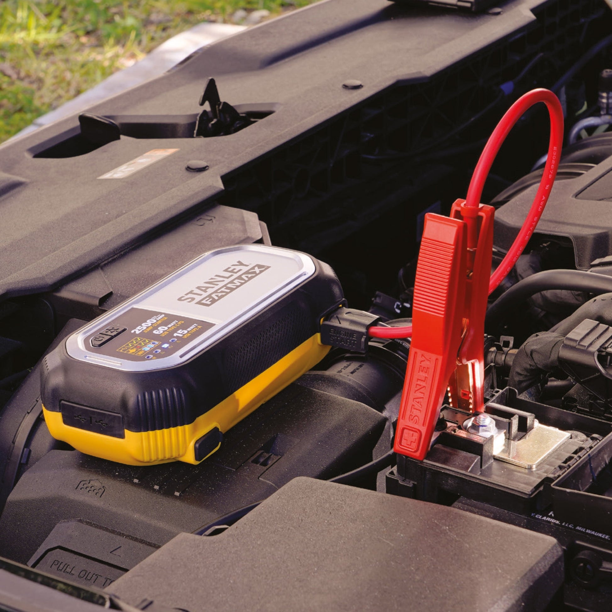 Stanley FatMax 2500A, Lithium Jump Starter With 60W USB Type C-PD, 25W USB Type C-PD and 15W USB Type - A, Includes clamps